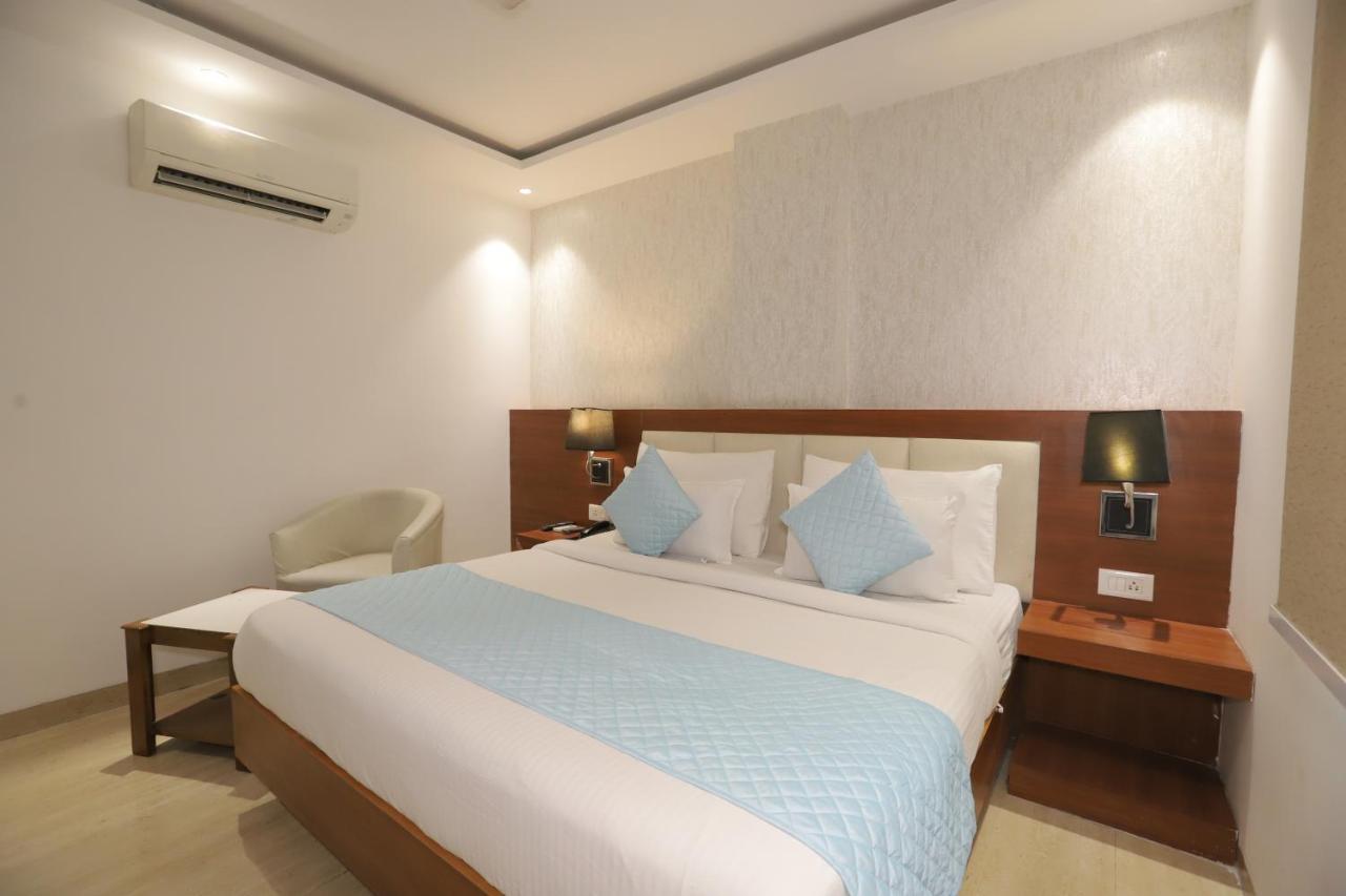 Nh Skye Suites New Delhi Exterior photo