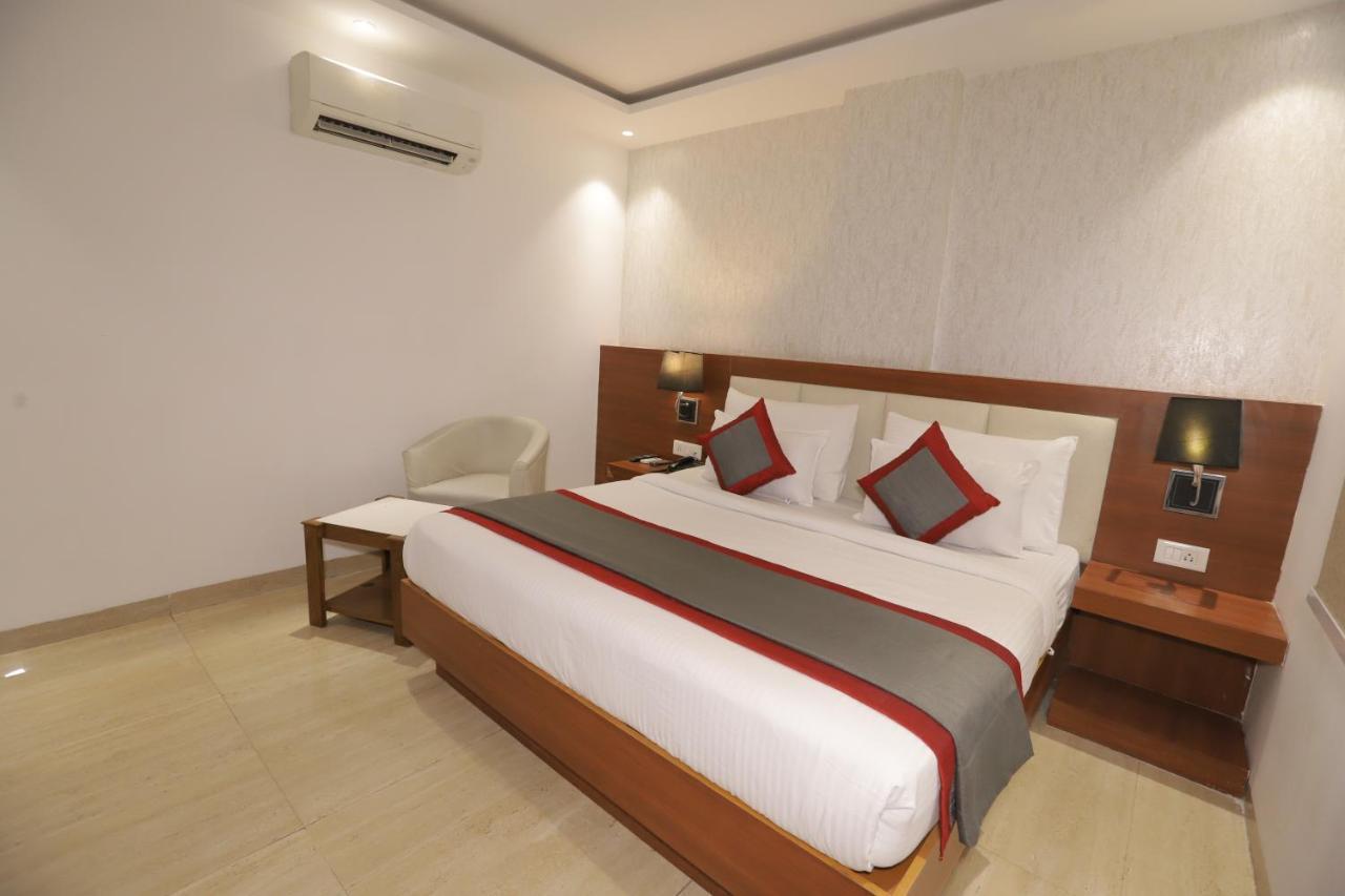 Nh Skye Suites New Delhi Exterior photo