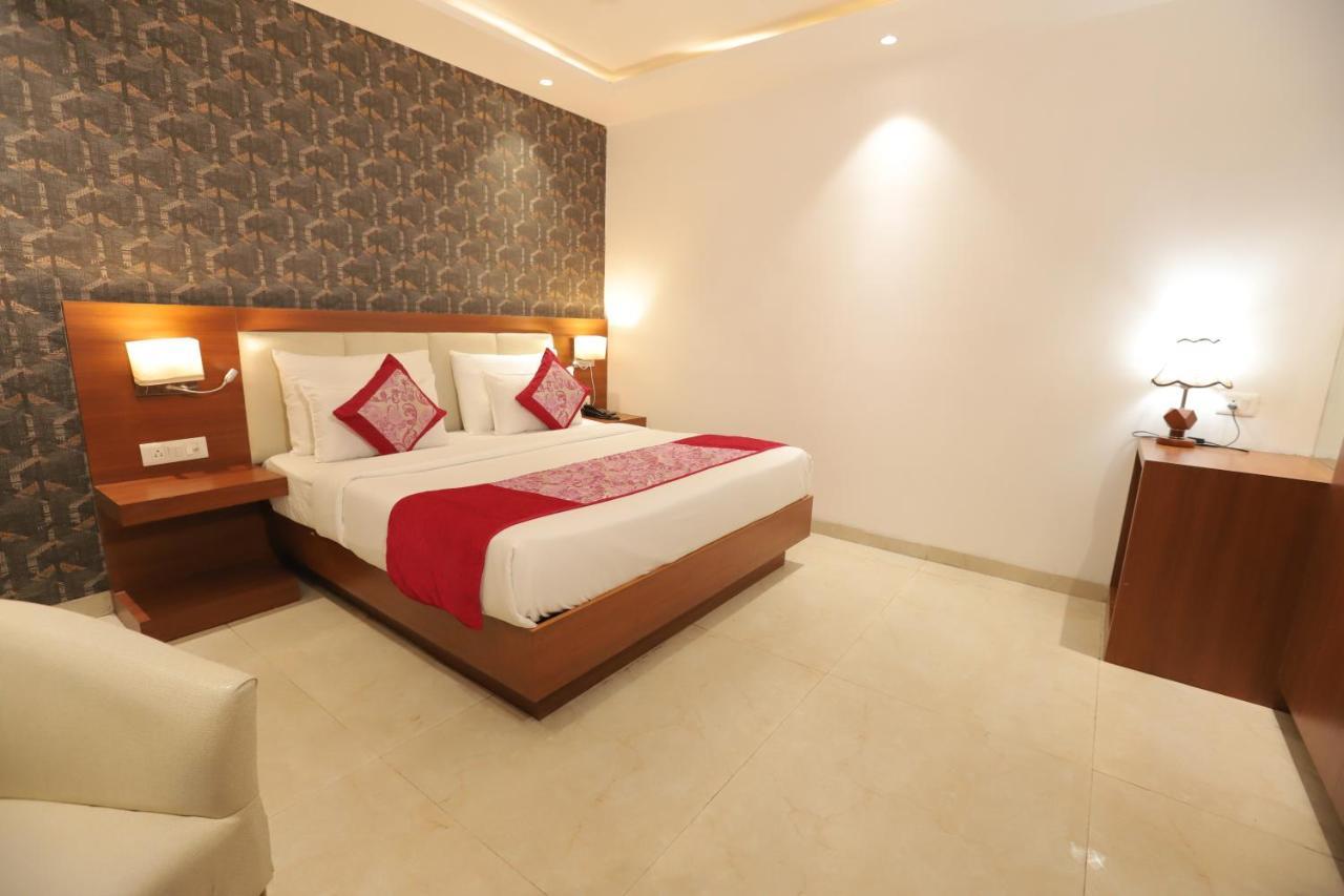 Nh Skye Suites New Delhi Exterior photo